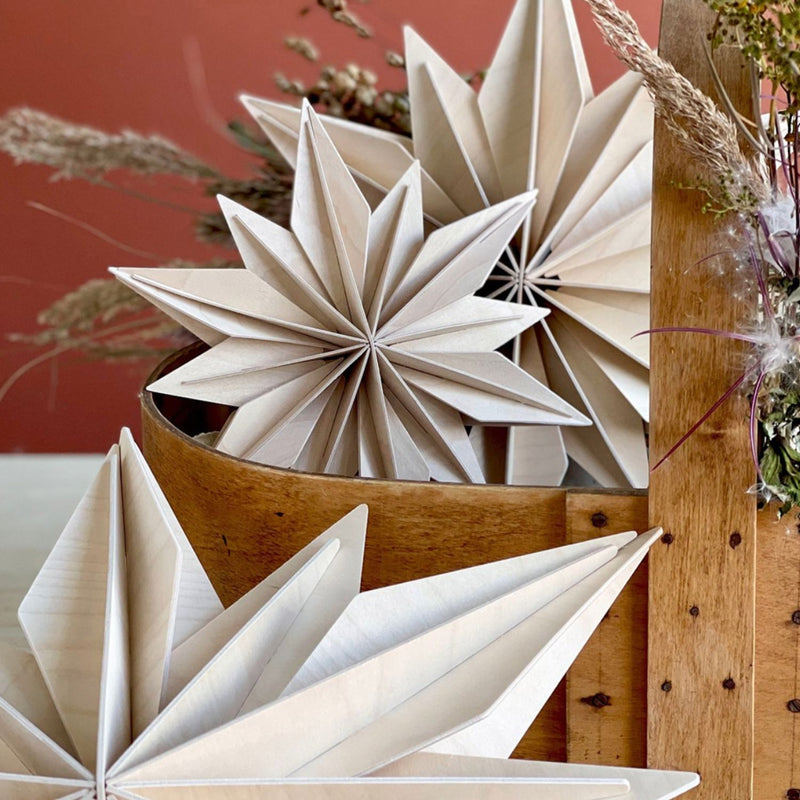 Lovi DECOR STARs in natural wood and white colors in a basket