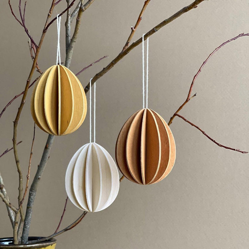 Lovi Easter eggs (2.8" / 7 cm) in golden mix hanging on a willow branch